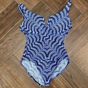 Miraclesuit Hyponotique Criss Cross Escape One Piece Swimsuit size 14